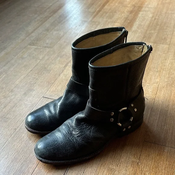 Frye Phillip Harness Short Harness Black Back Zip Closure Women Size 7.5